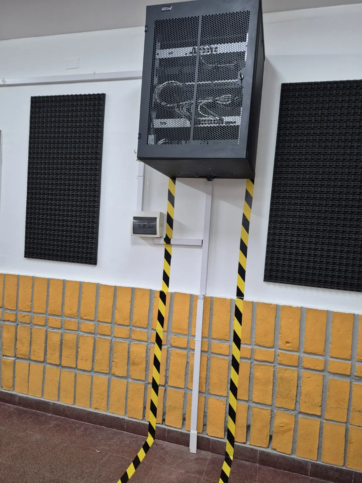 Rack instalado en pared